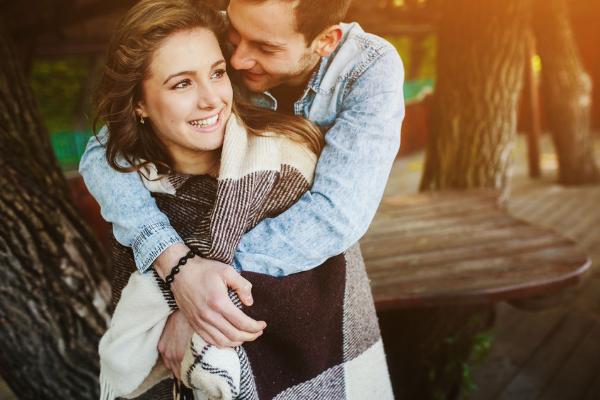 Biar Semakin Cinta Kenali Arti Pelukan Dari Belakang Womantalk