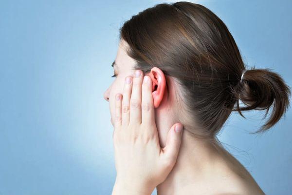 Kenapa Jerawat Bisa Muncul di Telinga dan Rasanya Sakit? - Womantalk