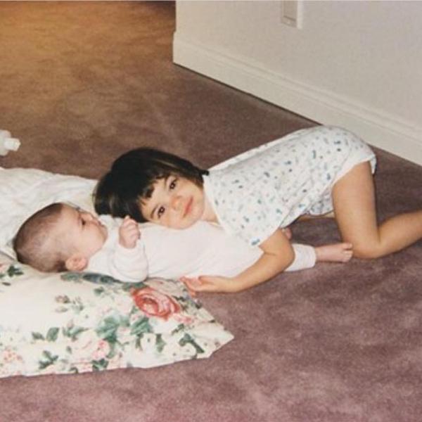 Ulang Tahun Kendall Jenner, Kylie Jenner Unggah Foto Masa Kecil Berdua