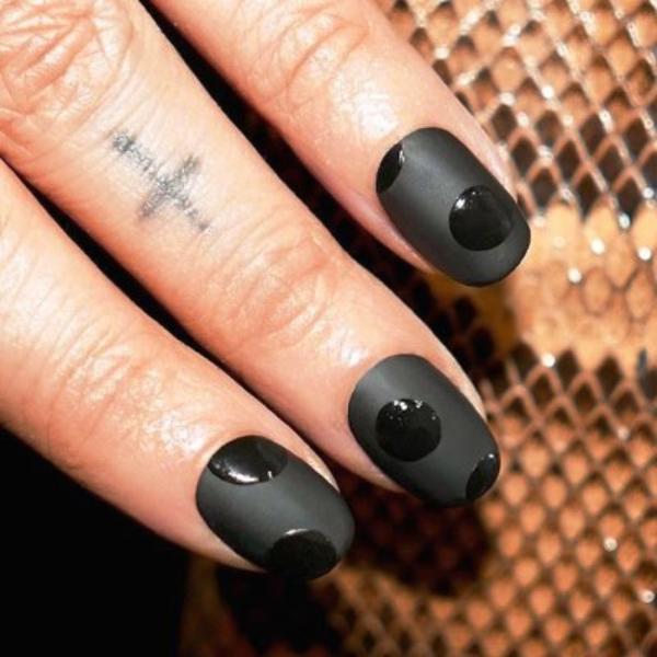 Tak Selalu Menyeramkan, Ini Pilihan Nail Art Warna Hitam yang Cantik