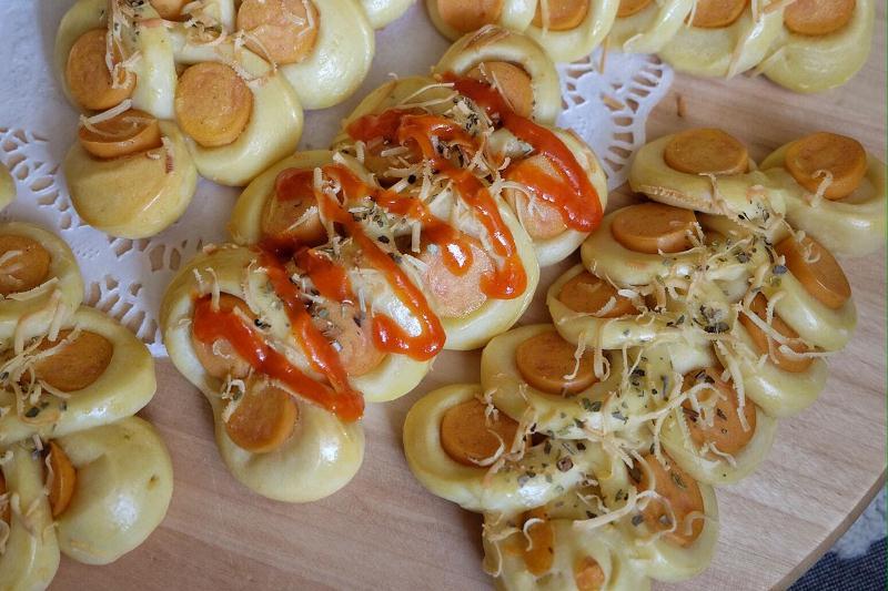 Ilustrasi camilan Caterpillar Bread